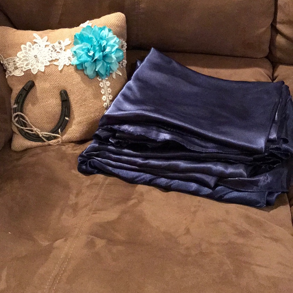 Lot of Navy blue round satin table cloths